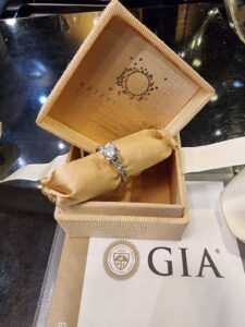 Guarantee Brilliant cut diamonds with authenticity certificate GIA