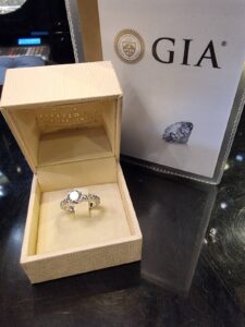 Guarantee Brilliant cut diamonds with authenticity certificate GIA